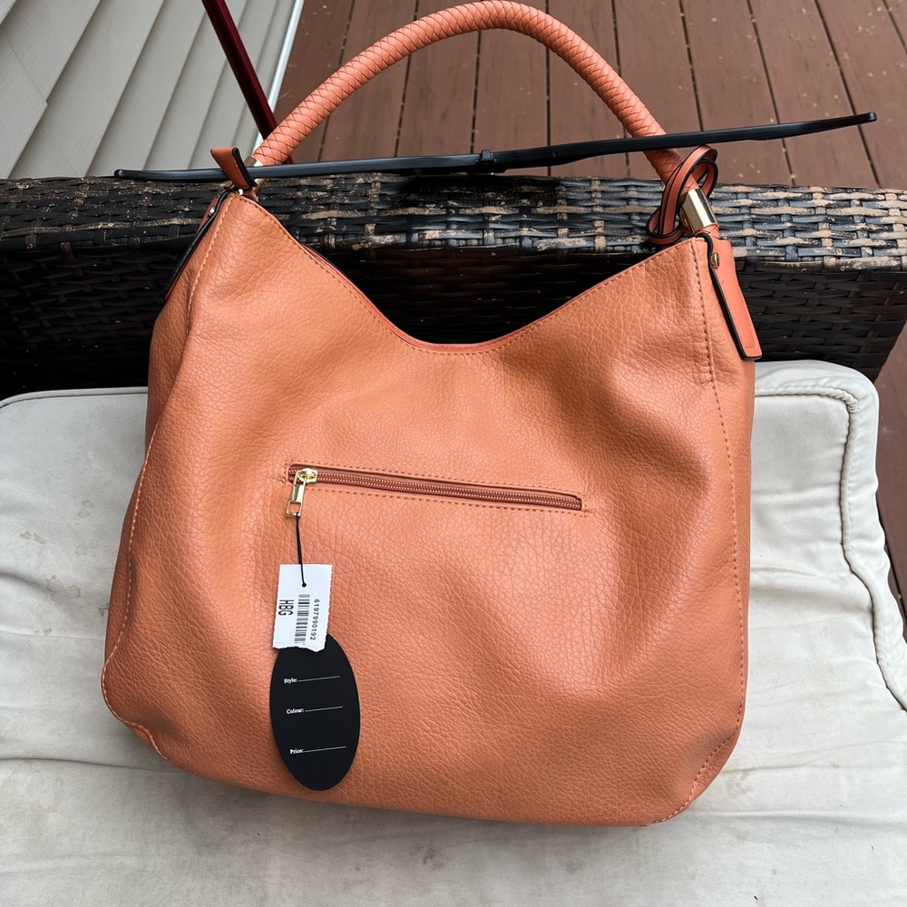 Ivy Rose beautiful one handle pocketbook, peachy color shoulder bag